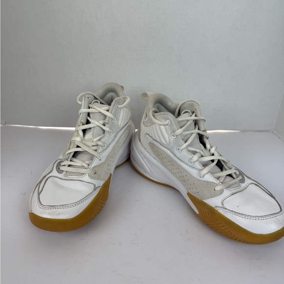 Puma White and Tan High-Top Sneakers J.Cole Dreamer 2 Basketball shoes